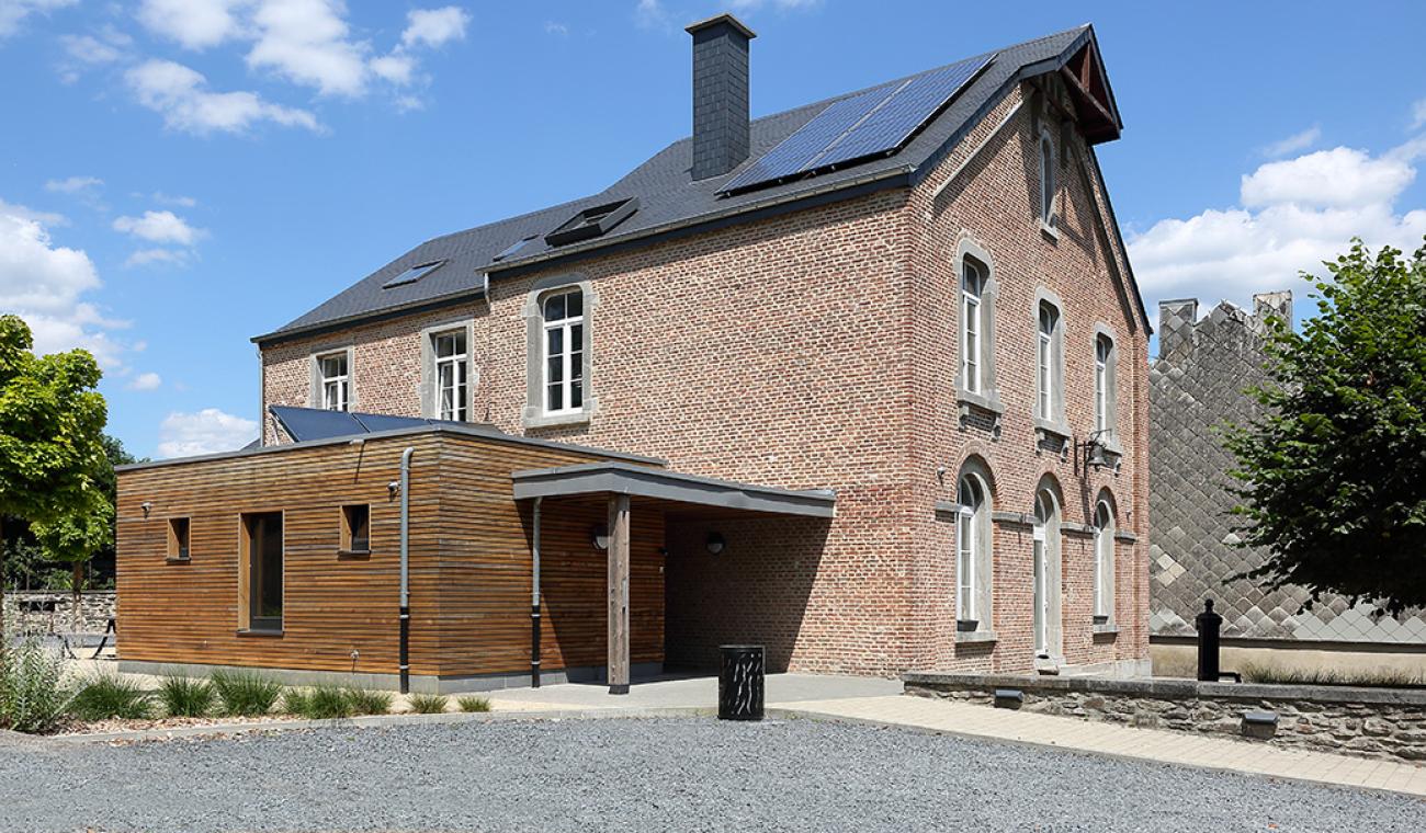 Construction de la maison de village Porcheresse